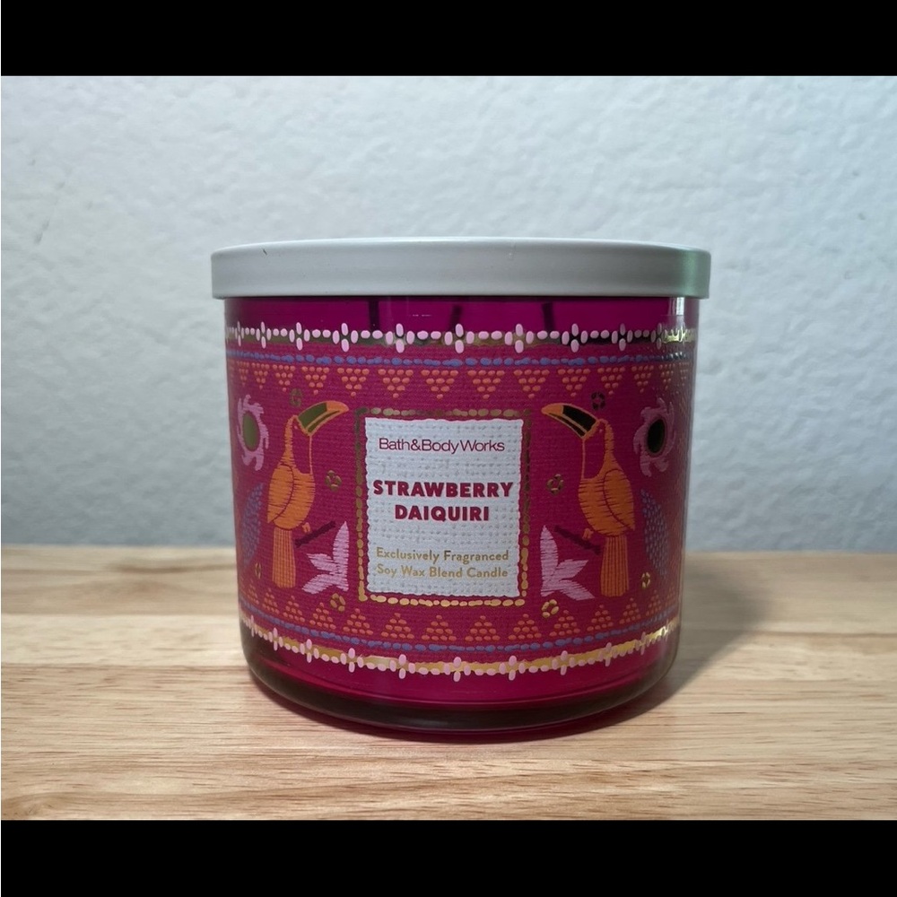 Bath & Body Works Strawberry Daiquiri Candle Soy Wax Blend New